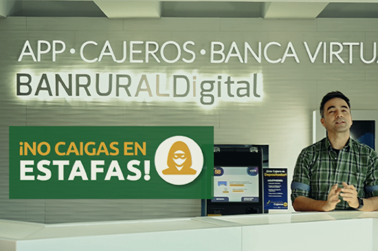 Presentador hablando del tema ¡No caigas en estafas!