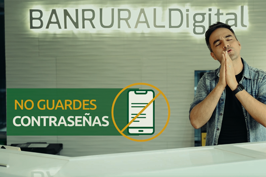 presentador hablando del tema