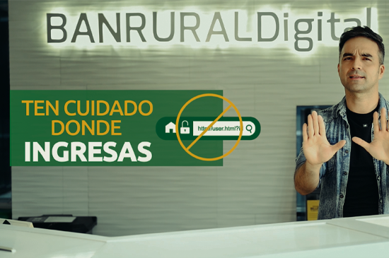 presentador hablando del tema